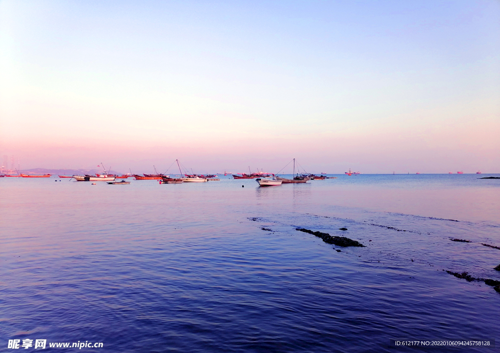 海里的渔船蟹子湾