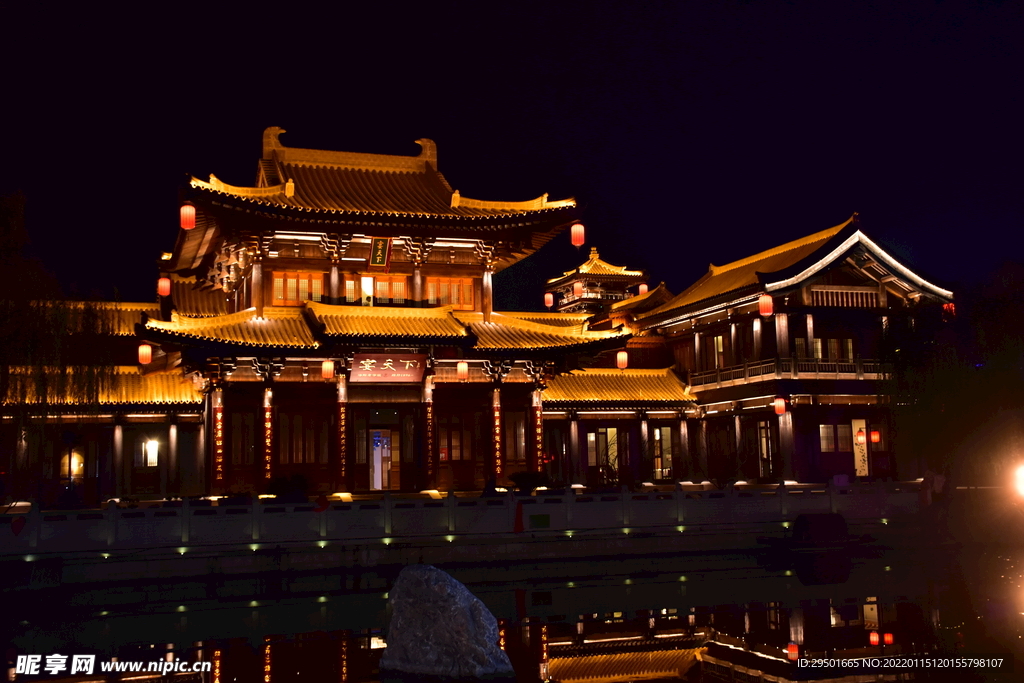 洛邑古城夜景中国古建筑木制楼阁