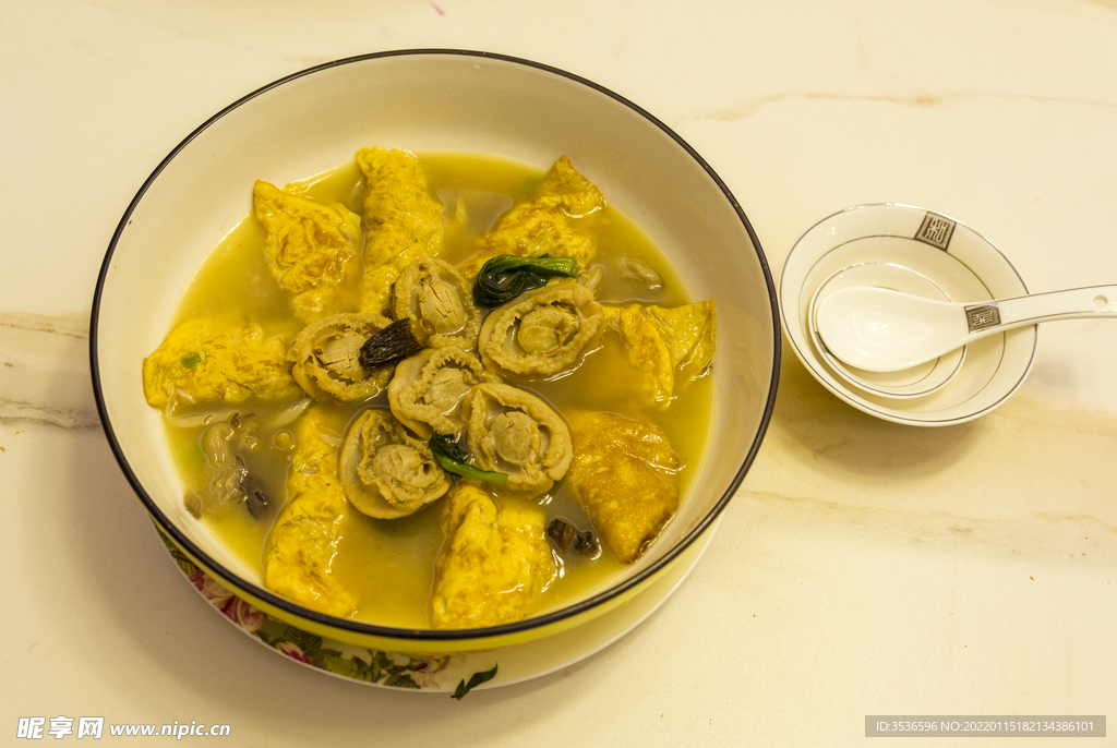 鲍鱼鸡蛋饺子汤