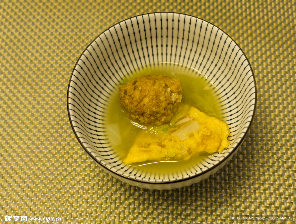 鸡蛋饺子大肉圆