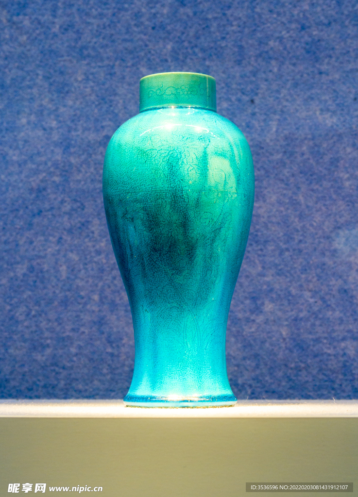孔雀蓝瓷瓶