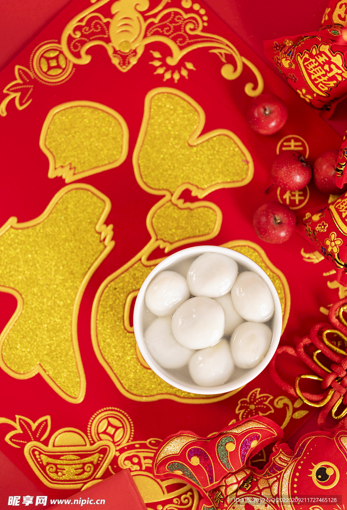 福字背景上的元宵汤圆素材