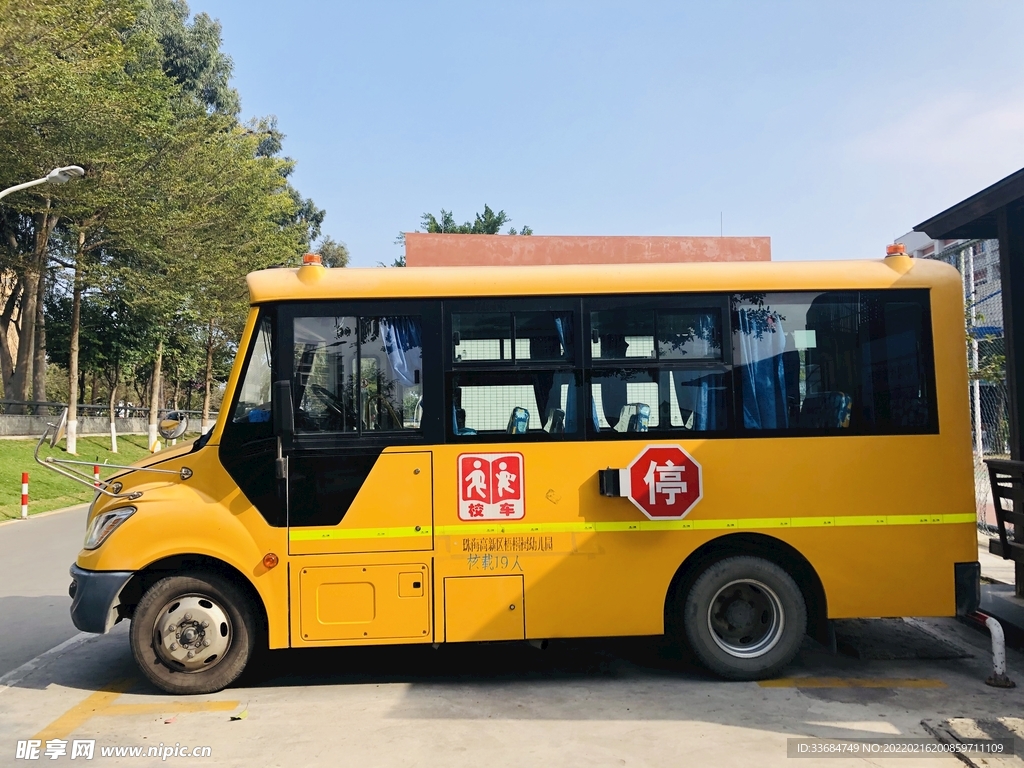 幼儿园校车