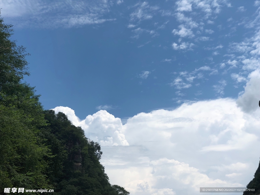 蓝天白云天空