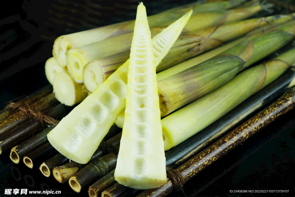 餐饮食材鲜竹笋摄影图