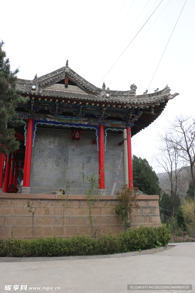 古建房檐梁柱雕梁画栋