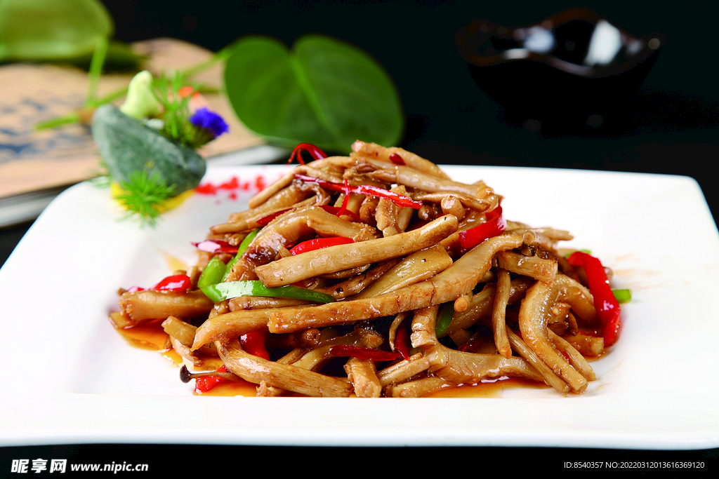 鲜茶树菇烧牛肚