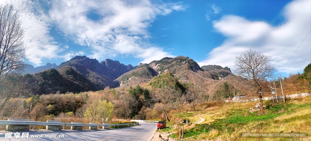 秦岭山脉八百里秦川山峰全景
