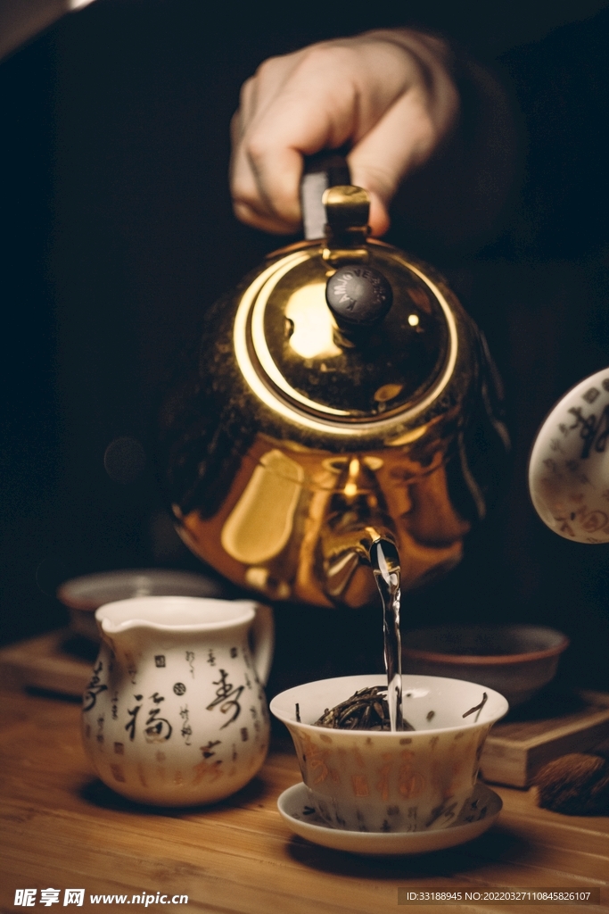 倒水