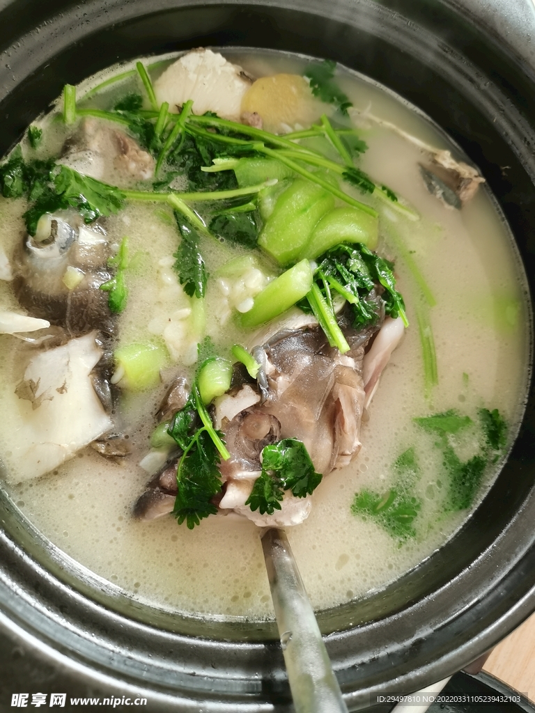 丝瓜鱼头汤