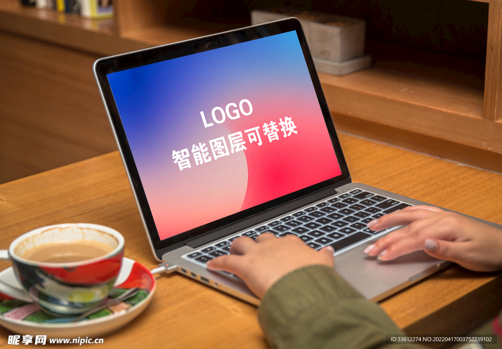 咖啡厅笔记本电脑样机