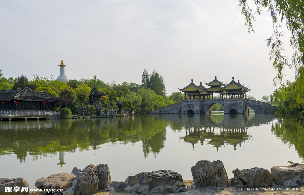扬州五亭桥白塔全景