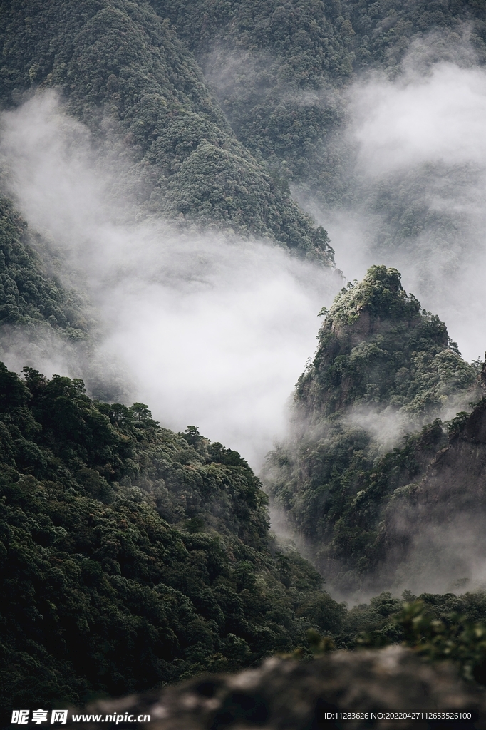 崇山峻岭自然风光