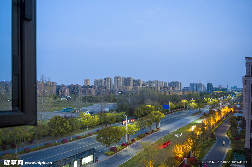 窗边夜景高清图 