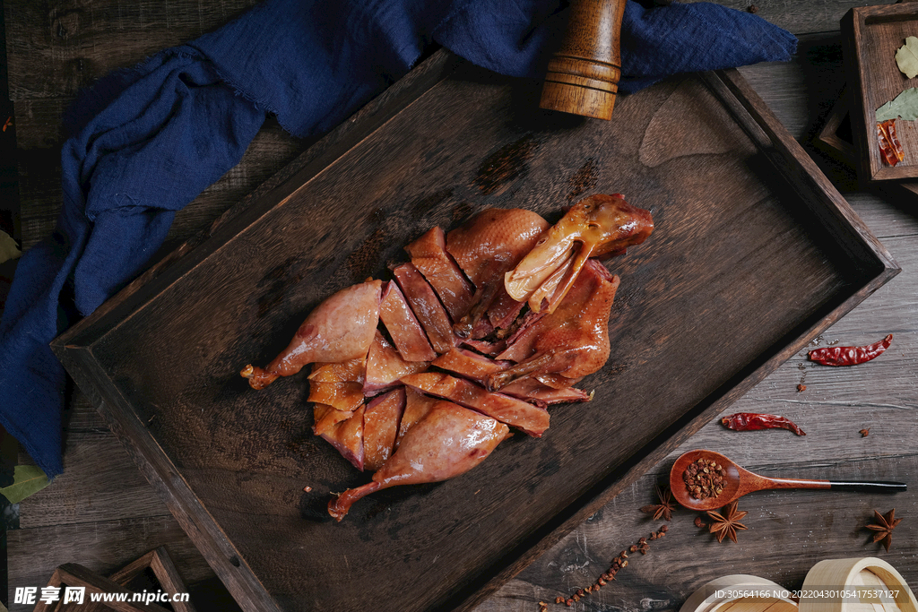 切片烤鸭美食