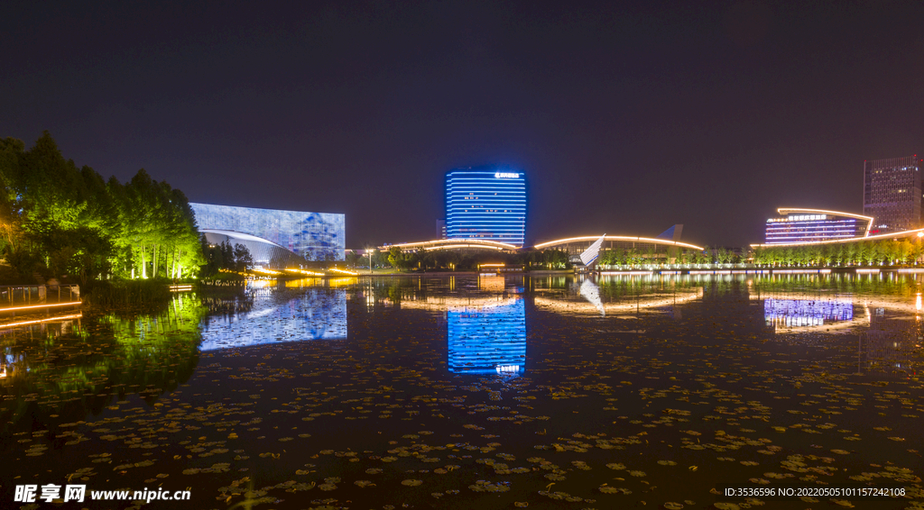 明月湖光夜景霓虹
