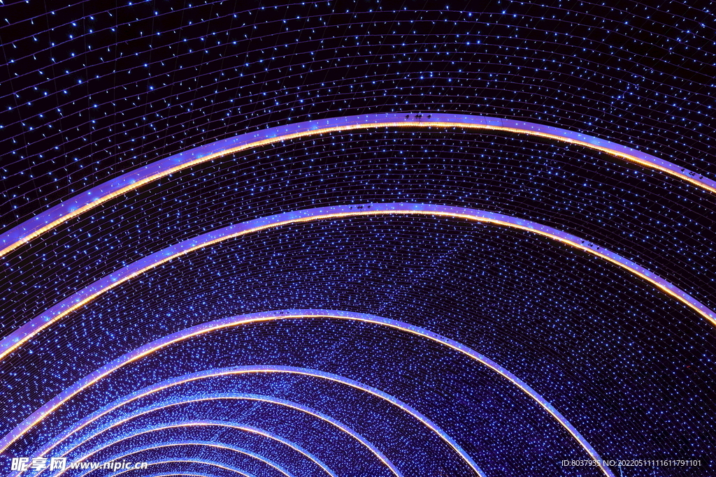 霓虹穹顶