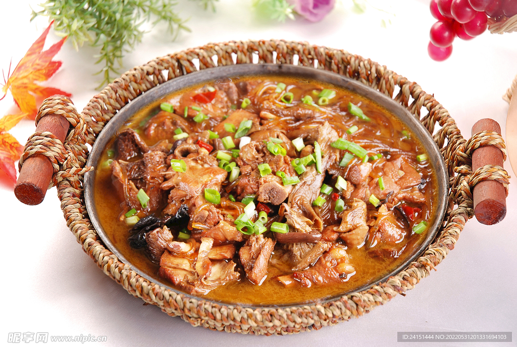 铁锅粉条炖小鸡