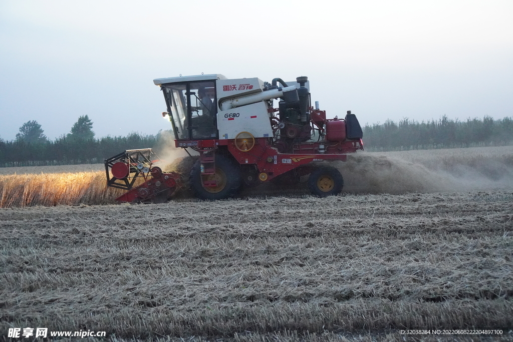 小麦收割机