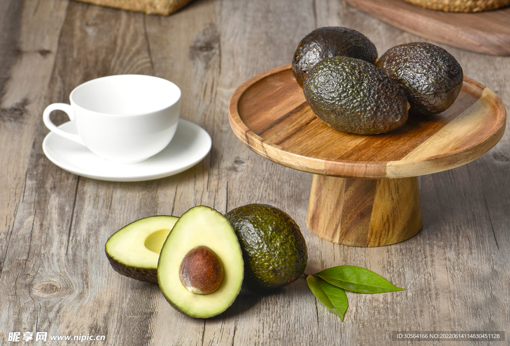 新鲜牛油果水果