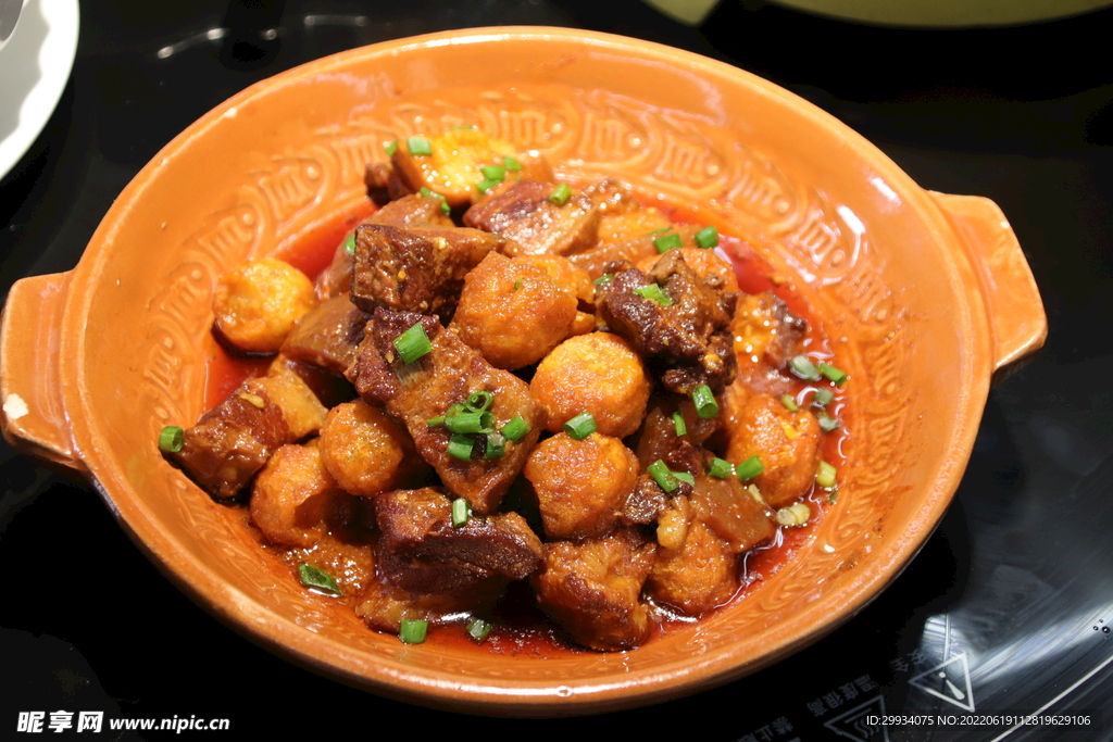 红烧肉豆腐泡