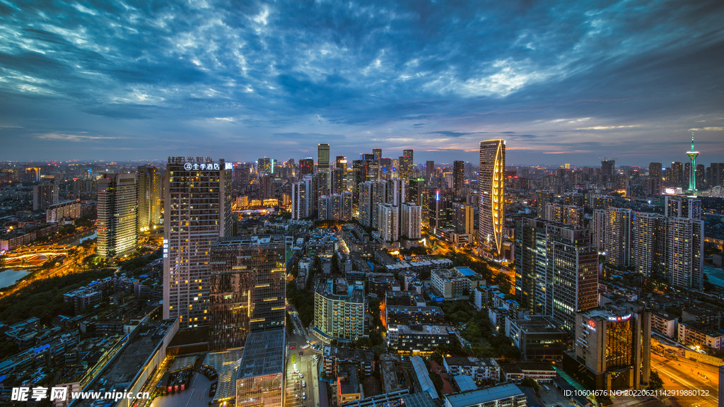 成都东大街九眼桥金融区夜景