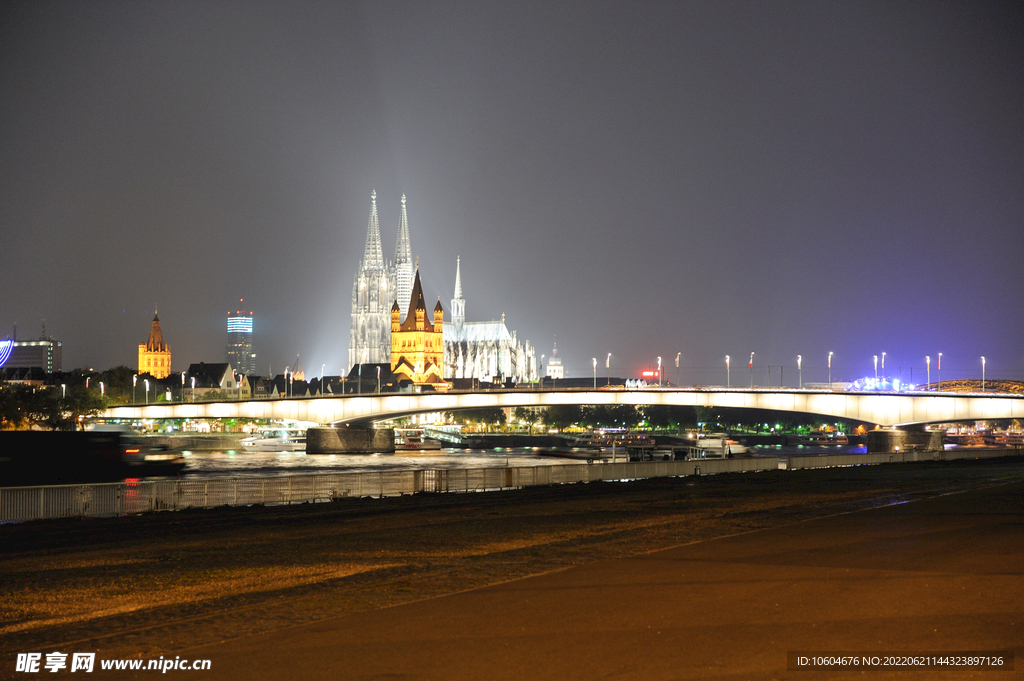 城市夜景图