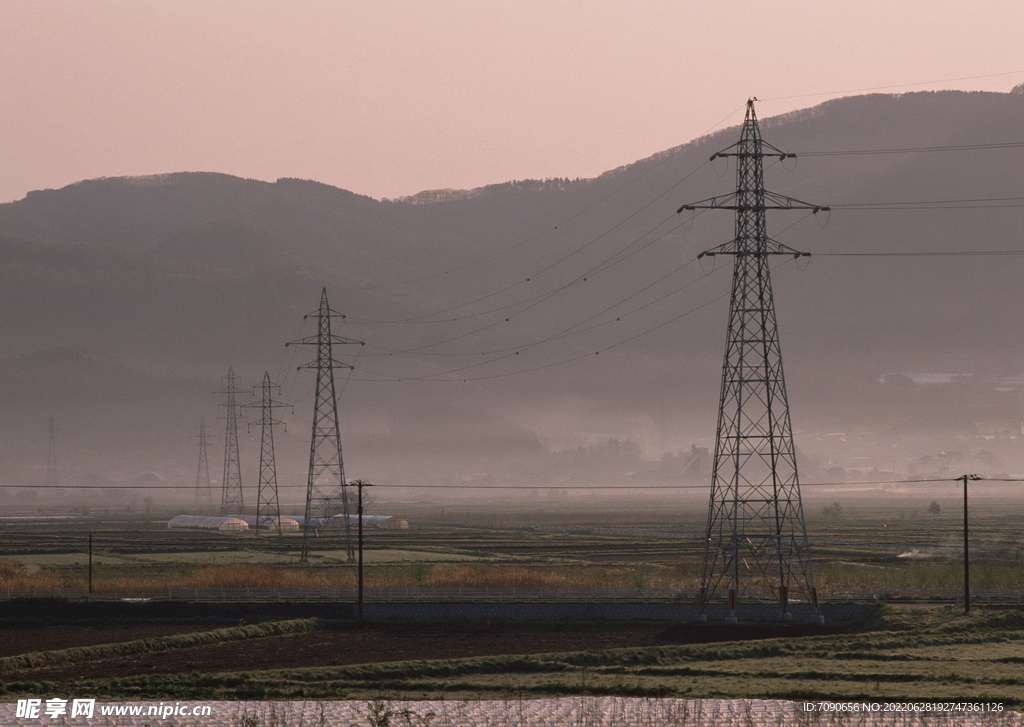 野外高压输电网     