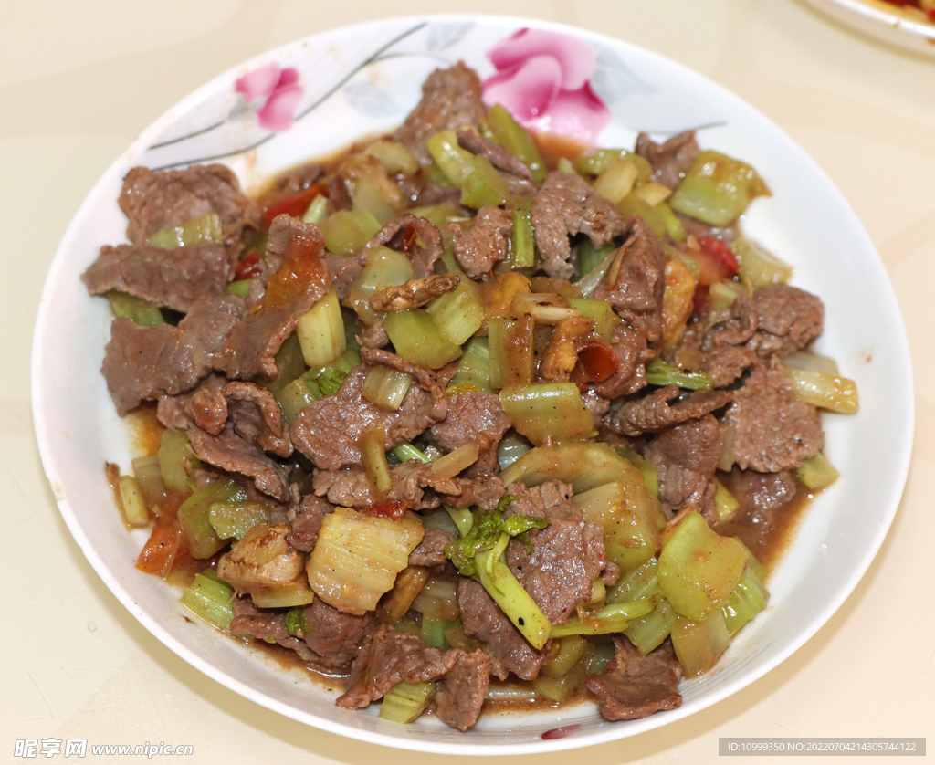 芹菜炒牛肉