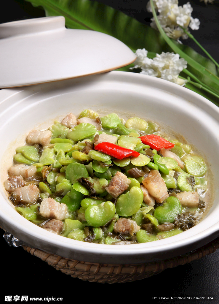 咸肉焖豆瓣