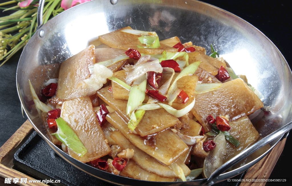 干锅萝卜烧肉