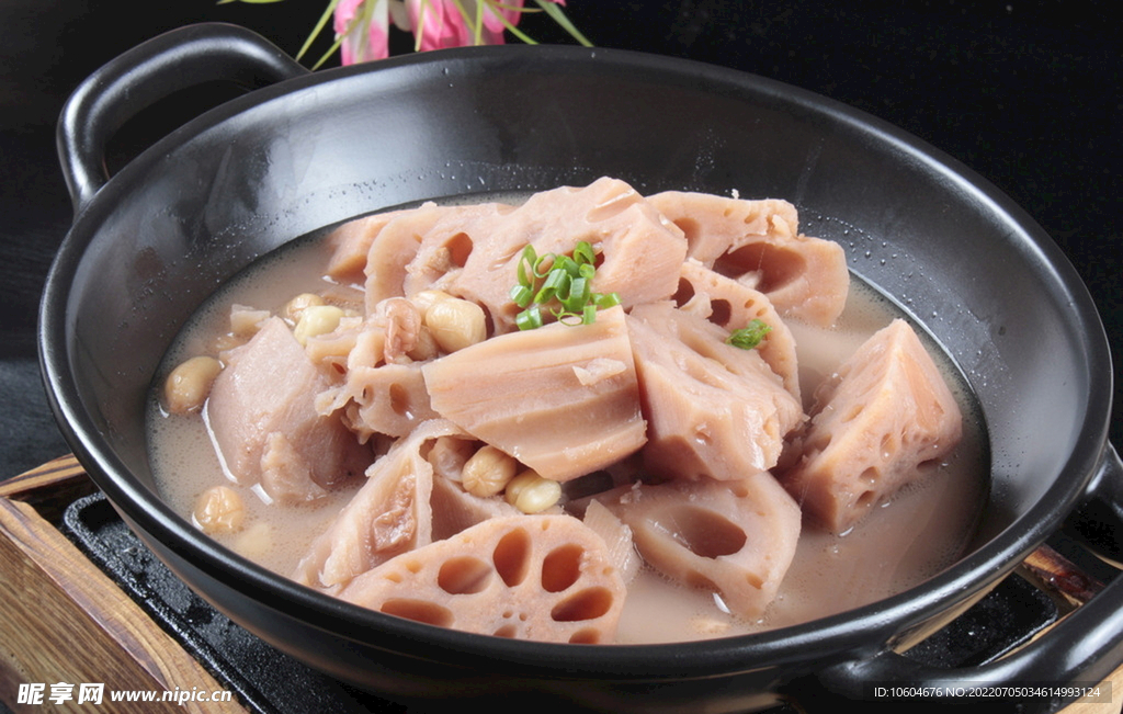 花生莲藕排骨汤