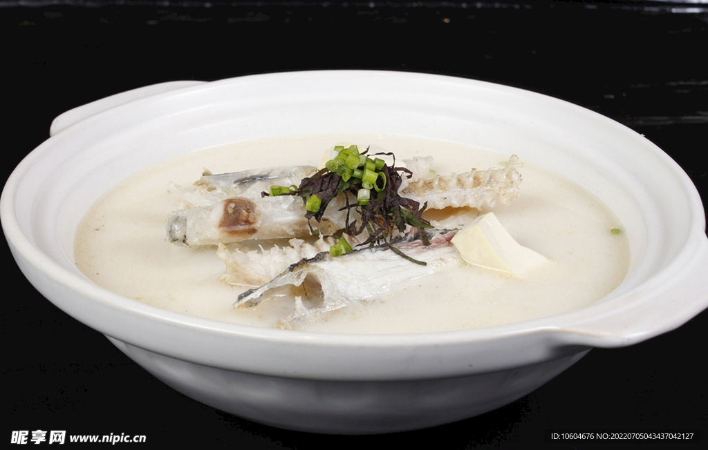 鱼脊骨炖豆腐