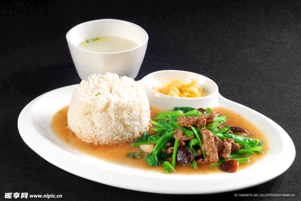 菜远牛肉饭