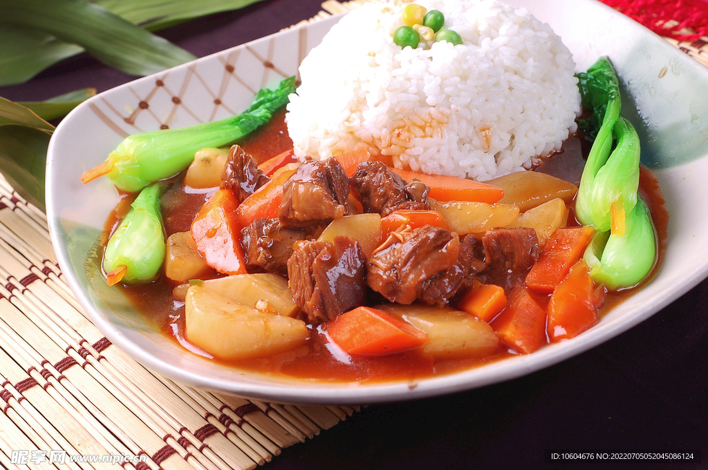红烧牛腩拌饭