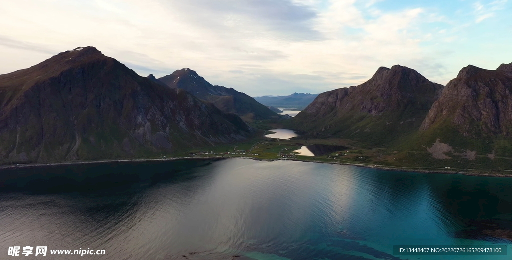 鸟瞰航拍海岸岛屿小镇自然风景