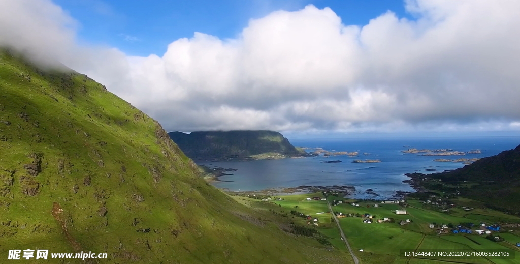 鸟瞰航拍海岸岛屿小镇自然风景