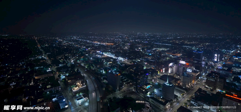 鸟瞰航拍城市高楼夜景霓虹风光