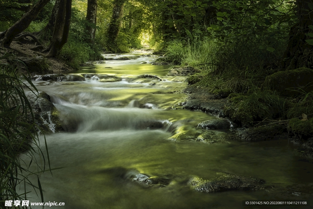 溪流 