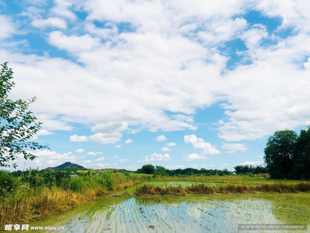 绿水青山蓝天白云