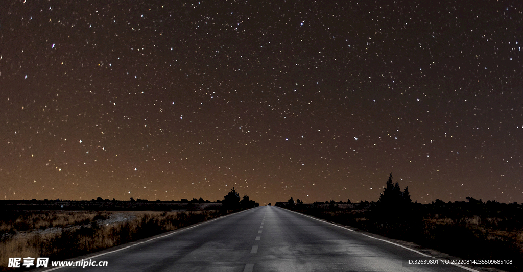 户外星空道路