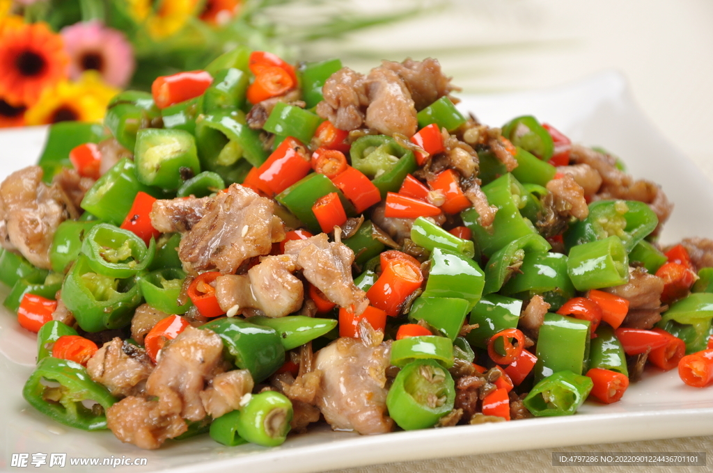 芽菜炒鸡丁