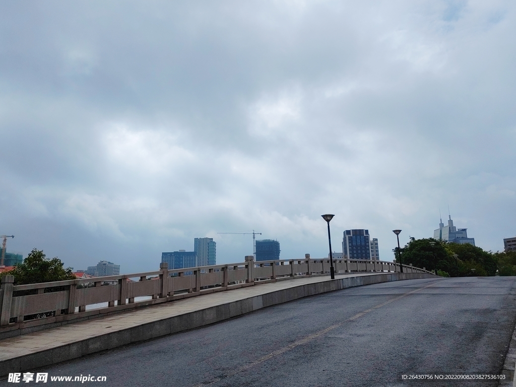 路桥路灯