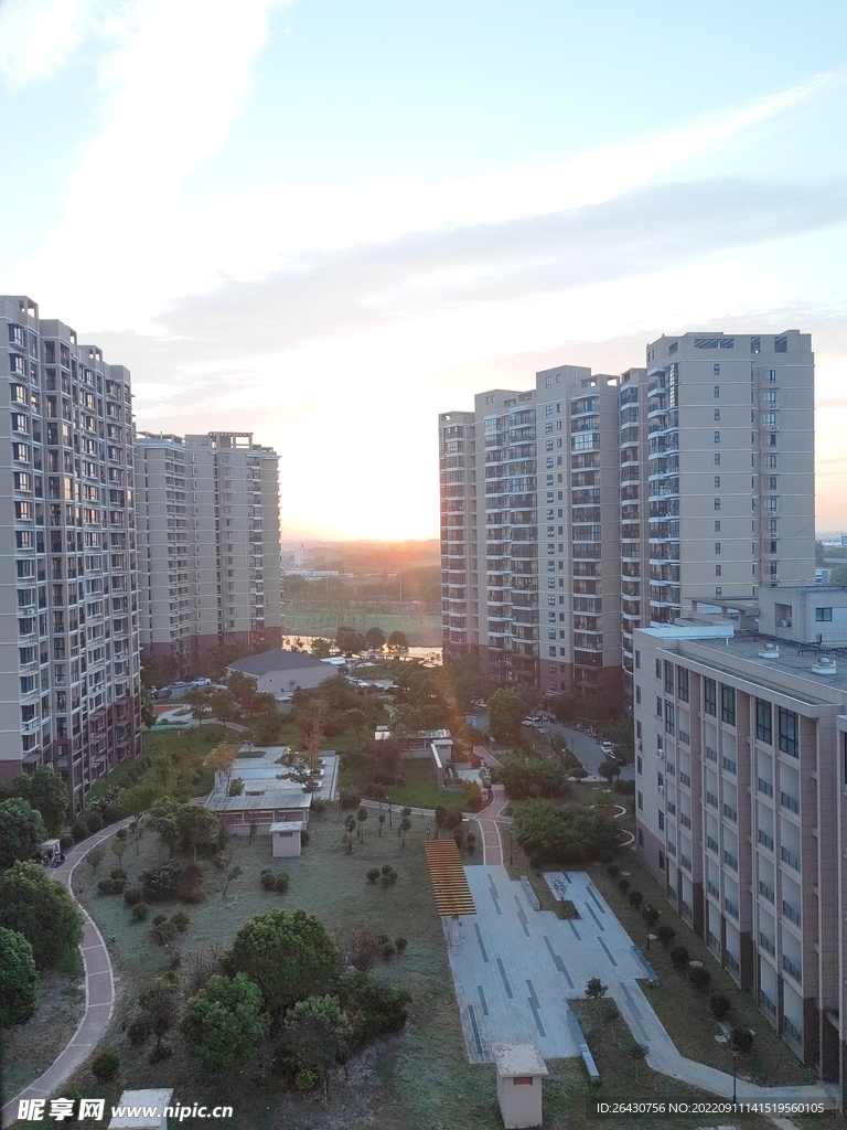 城市建筑日出