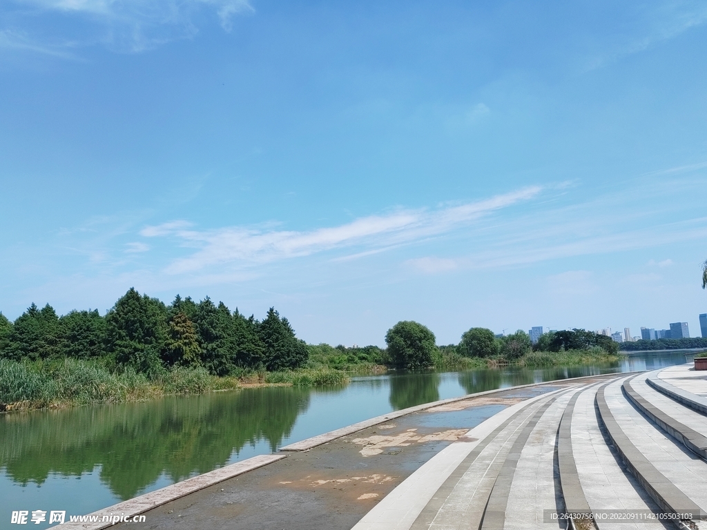 湿地公园观光步道台阶