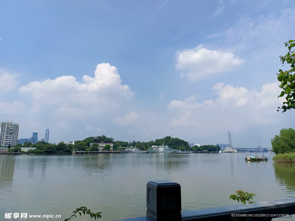 湖水 绿草  自然 风景 
