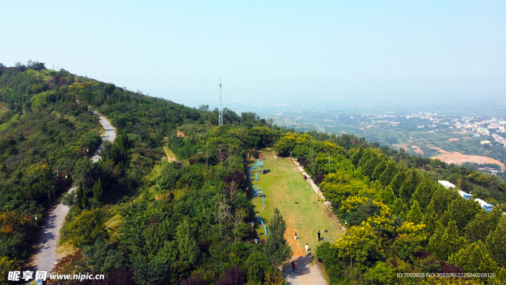 航拍山顶航拍山坡