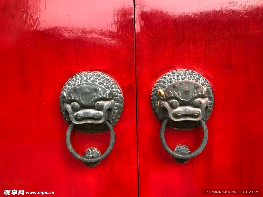 红色王府大门