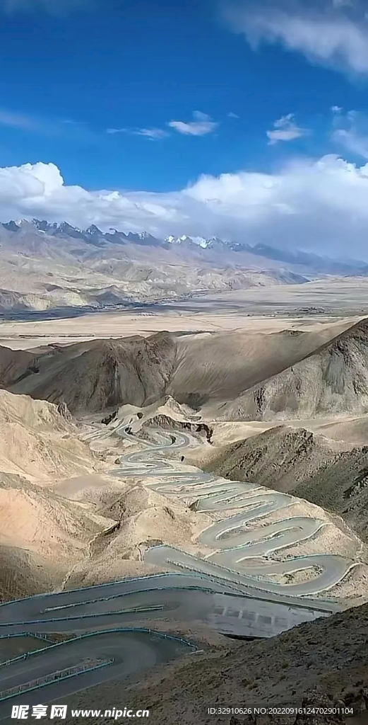弯曲山路