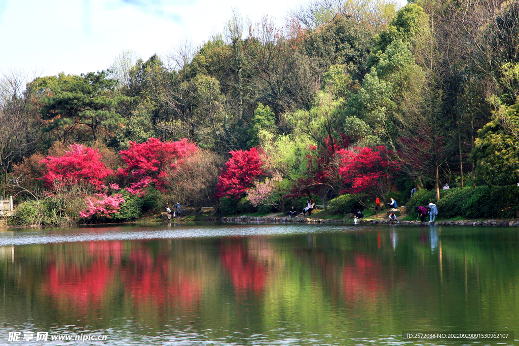 岳麓山穿石坡湖